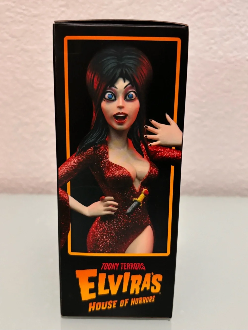 NECA Toony Terrors Elvira’s House of Horrors Figure Mistress of the Dark Elvira